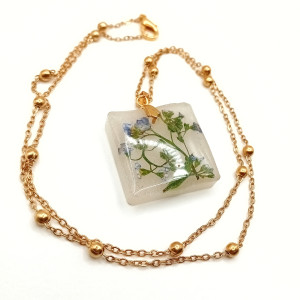 Ręcznie Wykonany Naszyjnik z Niezapominajką – Delikatność i Elegancja