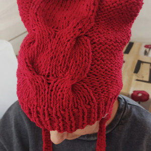 Czapka oversize z wiązaniem