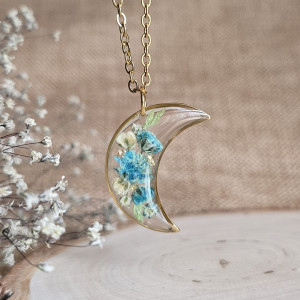 złota zawieszka złoty wisiorek naszyjnik żywica z żywicy kwiaty z kwiatami księżyc kwiaty żywica biżuteria gipsówka