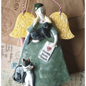 Anioł seledynowy z kotkami i sunią