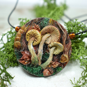 Leśny wisiorek z grzybkami :)