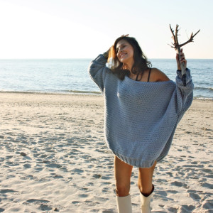SWETER OVERSIZE Z WEŁNĄ BABY BLUE