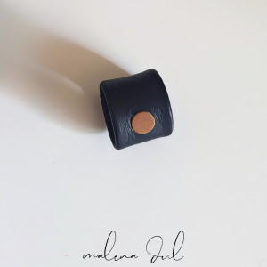 Pierścionek czarny duży ze skóry naturalnej boho