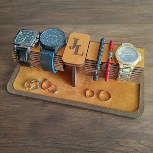 Drewniany stojak na zegarek , stojak na zegarek , organizer na biżuterię