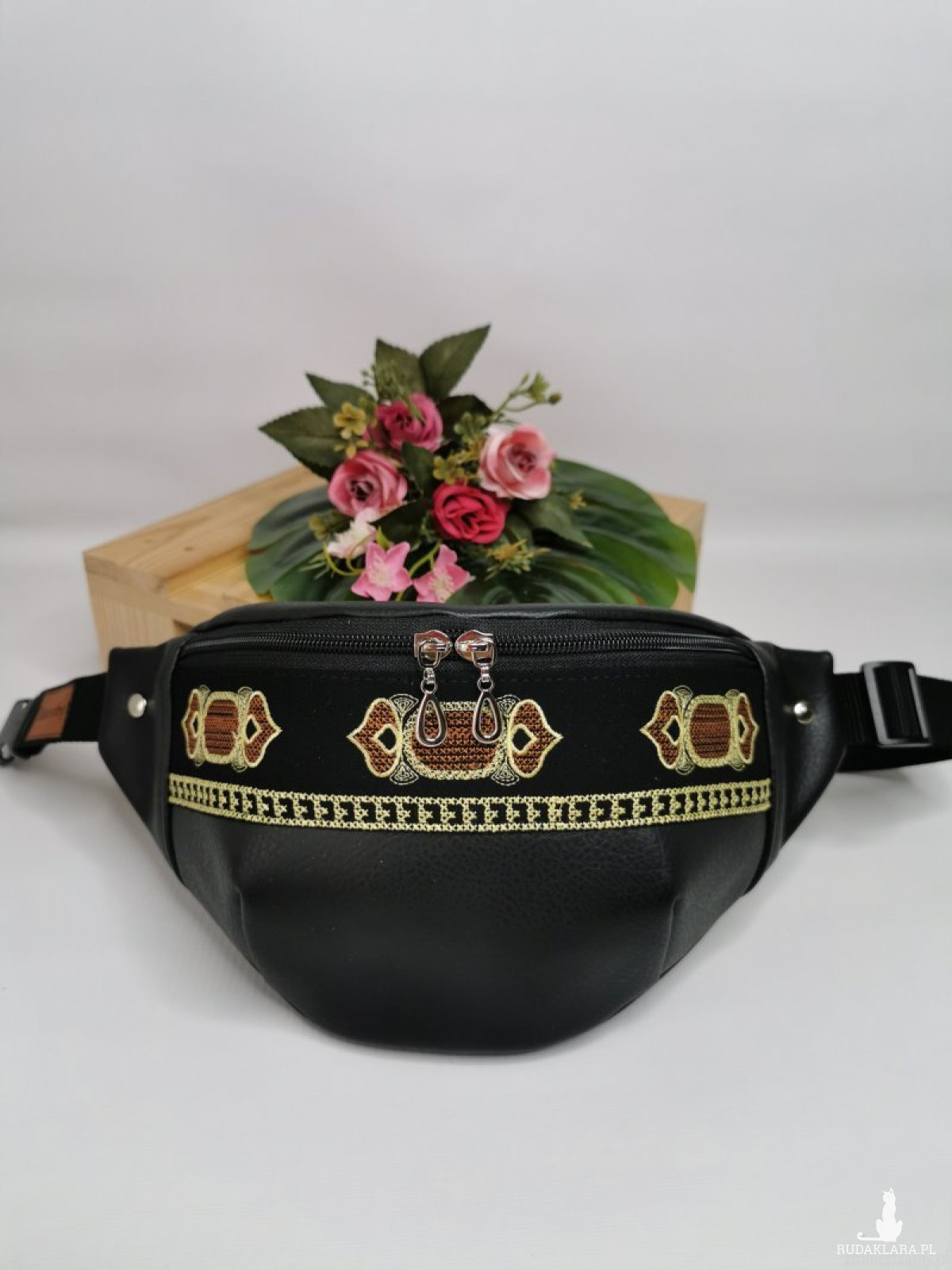 Nerka saszetka biodrowa mini torebka na pas w rozmiarze L - z haftem