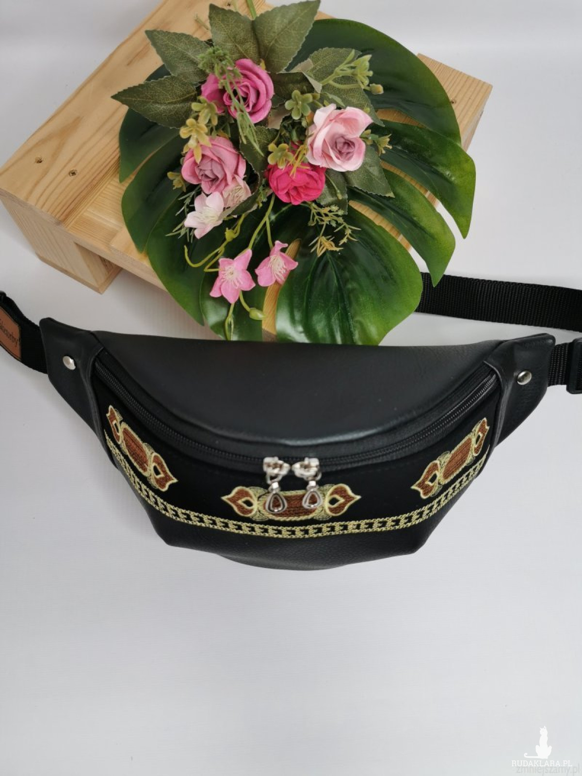 Nerka saszetka biodrowa mini torebka na pas w rozmiarze L - z haftem