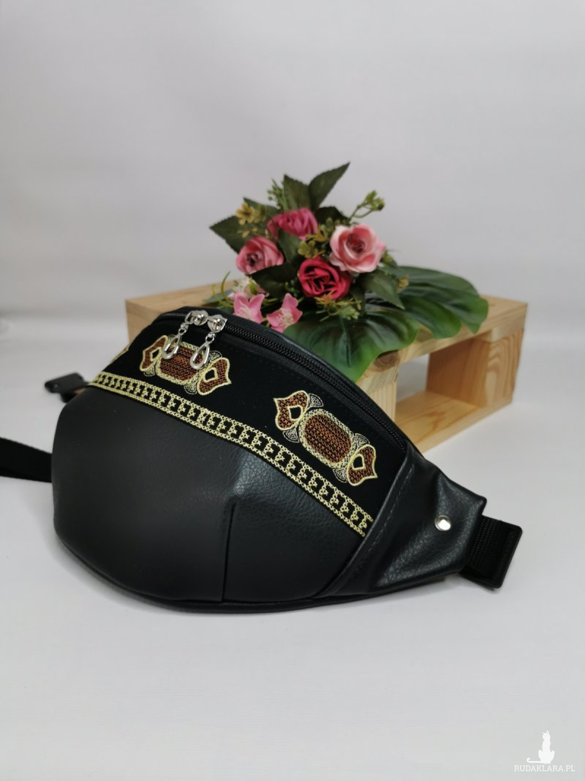 Nerka saszetka biodrowa mini torebka na pas w rozmiarze L - z haftem