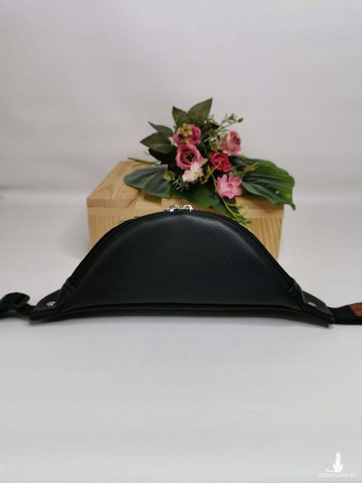 Nerka saszetka biodrowa mini torebka na pas w rozmiarze L - z haftem