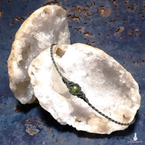 PEŁNIA turmalin w makramie delikatna bransoletka zielony sznurek makrama