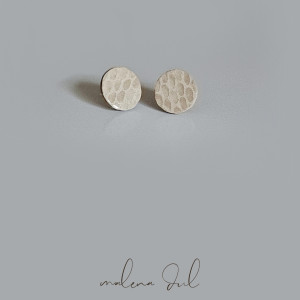 Kolczyki małe kremowe print skóry węża koła ze skóry naturalnej minimalistyczne ślubne