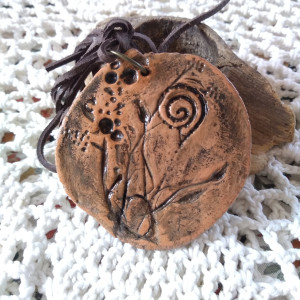 Wisior boho na rzemyku