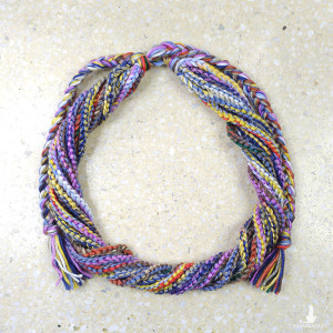 6555 sznurkowy, delikatny, lekki naszyjnik; kolorowy, włóczkowy naszyjnik