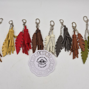 Zawieszki chwosty z liściem  do torebki czy klucze