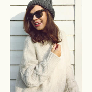 Szara  czapka handmade z wełną