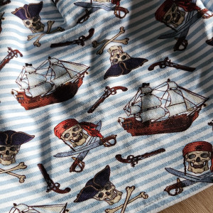 Czapka dla chłopca  w motyw piratów paseczki na wiosnę i jesień