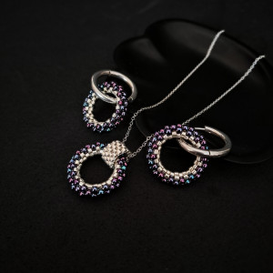 Fioletowo- Srebrny Delikatny Zestaw Biżuterii - Naszyjnik i kolczyki z okrągłymi zawieszkami z koralików