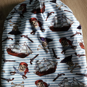 Czapka dla chłopca  w motyw piratów paseczki na zimę
