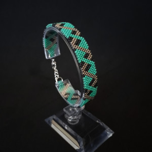 Elegancka zielona bransoletka z koralików