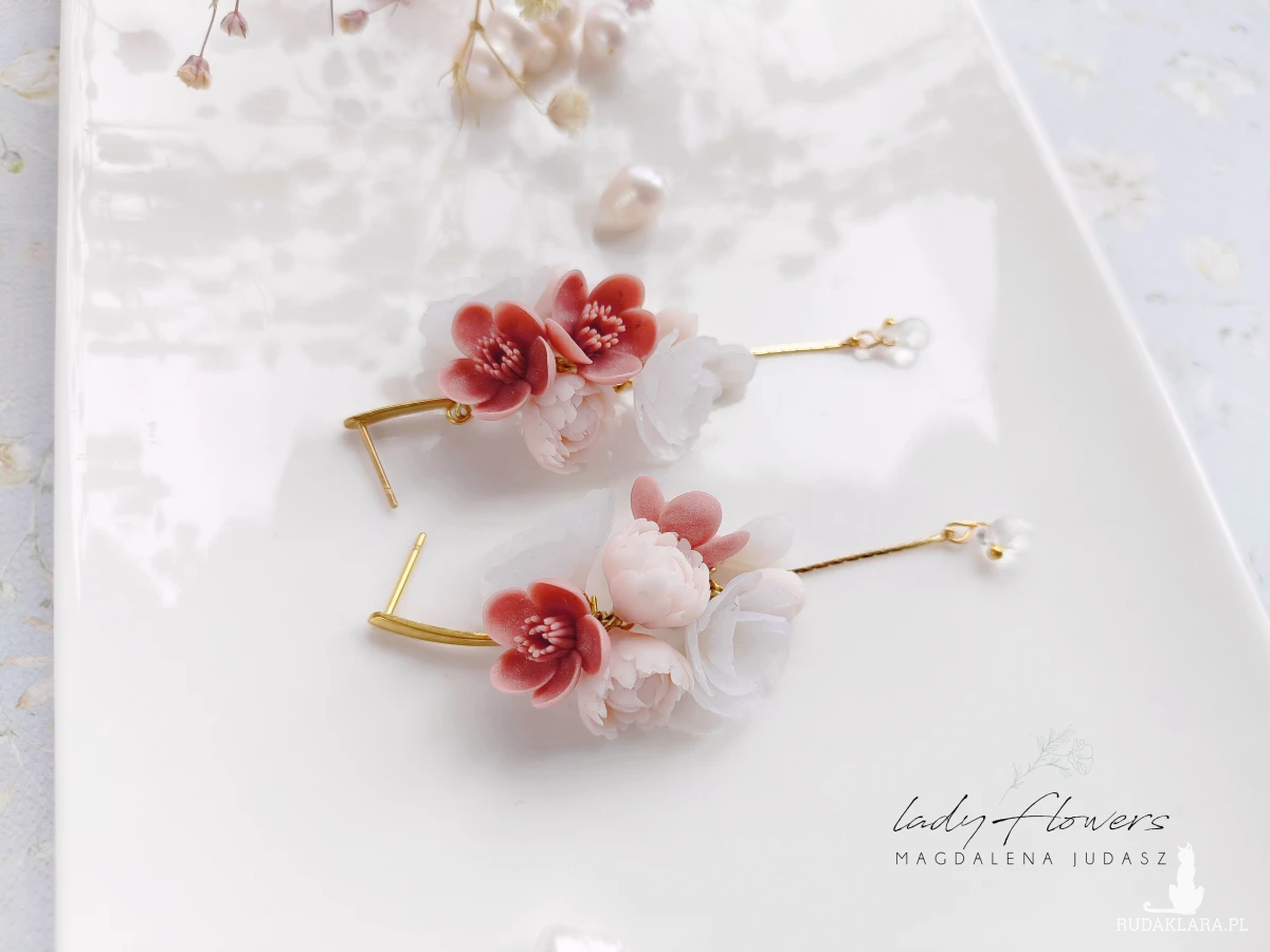 Eleganckie kolczyki z kwiatami