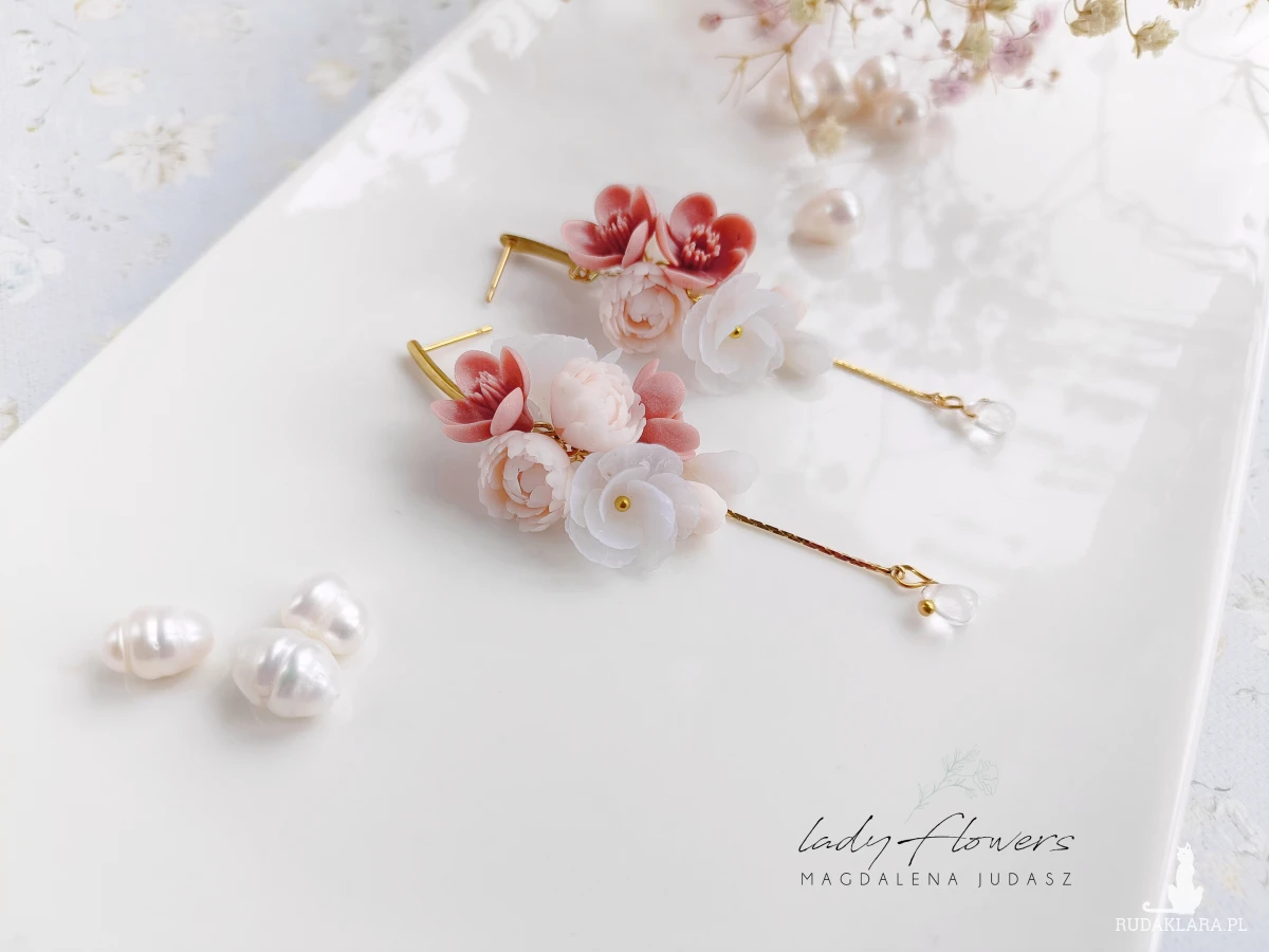 Eleganckie kolczyki z kwiatami