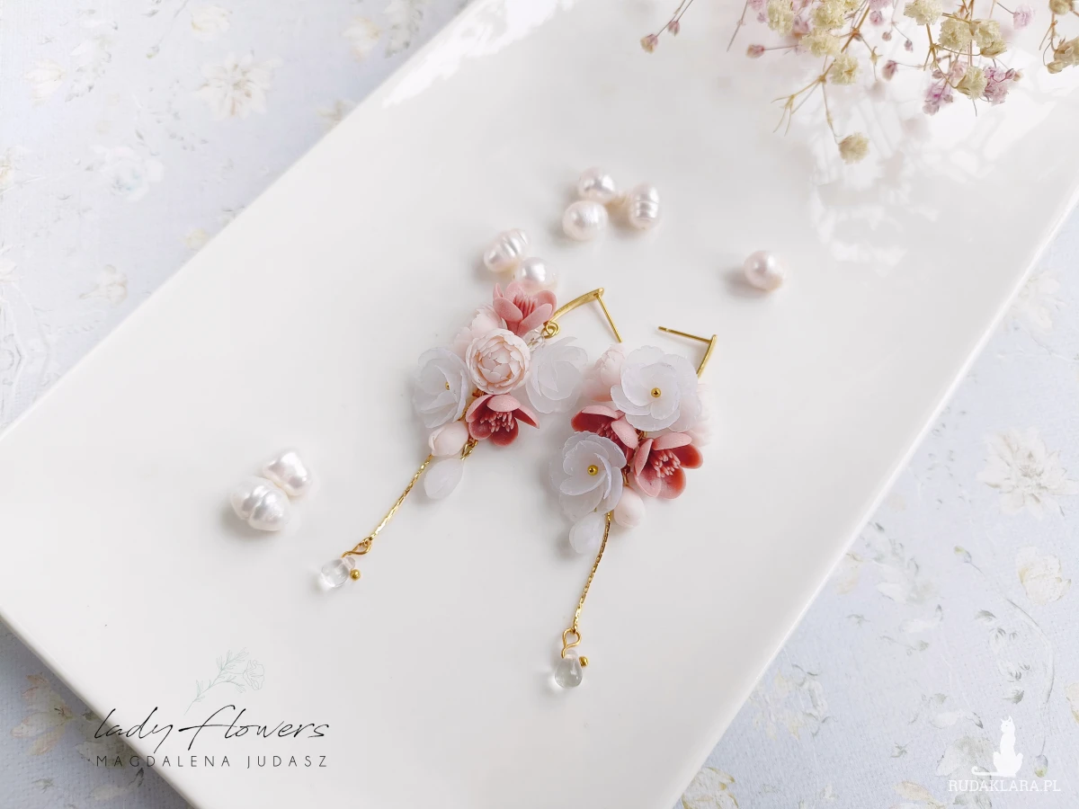 Eleganckie kolczyki z kwiatami