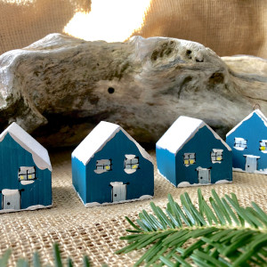 Domki drewniane -zawieszki , 4szt.