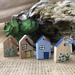 Brelok , zawieszki drewniane 4 szt .