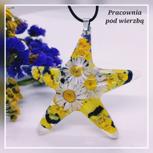 Duży naszyjnik wisior gwiazda niezapominajki i biała tawuła żywica