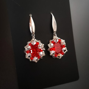 Wytworne kolczyki Rivoli Preciosa w czerwieni i srebrze – elegancja w stylu wiktoriańskim