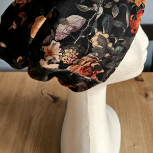 Czapka w kwiaty i liście  holenderskie malarstwo