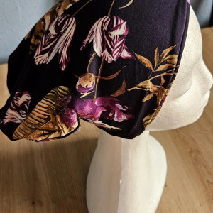 Czapka w kwiaty, tulipany i liście egzotyczne  z polarem