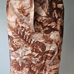 Fartuch, fartuszek połówka, wyglądający jak spódnica w liście