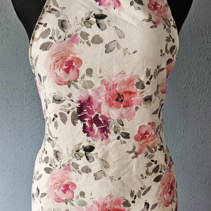 Fartuch, fartuszek klasyczny w dwóch wzorach kwiatowy i abstrakcja