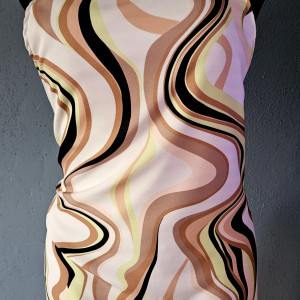 Fartuch, fartuszek klasyczny w dwóch wzorach paski i abstrakcyjne fale