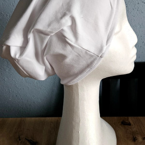 Czapka  gładka w bieli