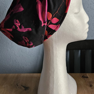 Czapka  w kwiaty abstrakcyjne