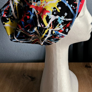 Czapka  w  abstrakcyjne plamy Polock farba