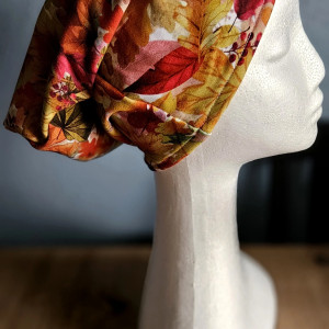 Czapka  w jesienne liście malowane akwarelą