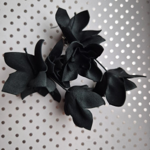 Kolczyki kwiaty długie czarne