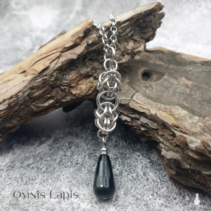 Wisiorek chainmaille - kropla onyksu
