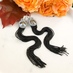 Kolczyki sutasz z długimi frędzlami - szare