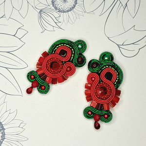 Mahiya - czerwono zielone kolczyki sutasz