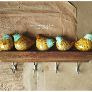 Wieszak z ptaszętami