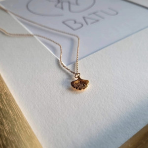 Łańcuszek z zawieszką miłorzębu japońskiego