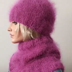 Moherowy komplet czapka  i komin w ciemnej fuksji