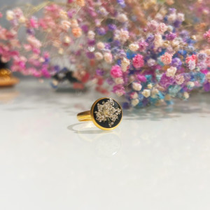 Pierścionek z kwiatem dzikiej marchwi