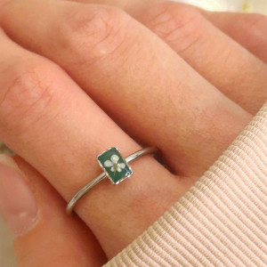 Pierścionek z kwiatem dzikiej marchwi