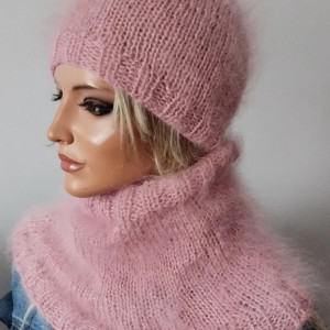Moherowy komplet czapka  i komin w pudrowym różu.