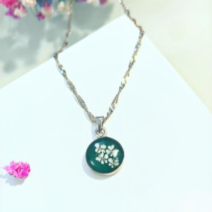 Naszyjnik ze srebra pr. 925 butelkowa zieleń i drobne kwiatki