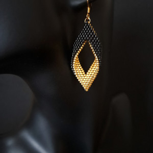 Czarno-Złote Eleganckie Wiszące Kolczyki z Koralików